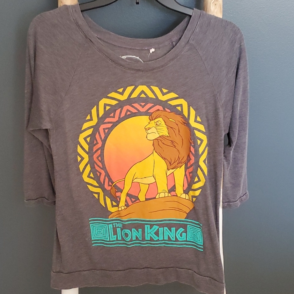 Grey Disney The Lion King Simba graphic T-shirt. NWT Small